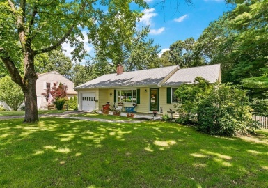 53 Mayhew Road, Attleboro, Massachusetts 02703, 2 Bedrooms Bedrooms, 5 Rooms Rooms,1 BathroomBathrooms,Residential,For Sale,Mayhew Road,73135374