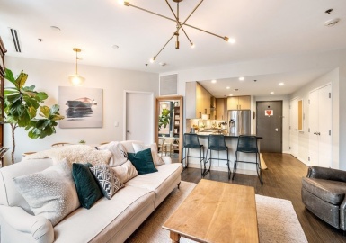 9 West Broadway, Boston, Massachusetts 02127, 2 Bedrooms Bedrooms, 4 Rooms Rooms,2 BathroomsBathrooms,Residential,For Sale,West Broadway,73097216