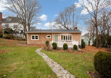 142 Underwood Street, Fall River, Massachusetts 02720, 2 Bedrooms Bedrooms, 3 Rooms Rooms,1 BathroomBathrooms,Residential Lease,For Rent,Underwood Street,73191686