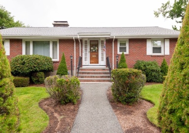 12 Elmwood Ave, Saugus, Massachusetts 01906, 3 Bedrooms Bedrooms, 6 Rooms Rooms,2 BathroomsBathrooms,Residential,For Sale,Elmwood Ave,73159422
