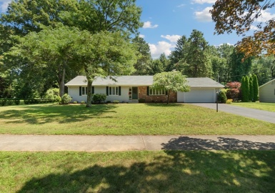 83 Redfern Dr, Longmeadow, Massachusetts 01106, 3 Bedrooms Bedrooms, 8 Rooms Rooms,2 BathroomsBathrooms,Residential,For Sale,Redfern Dr,73139813