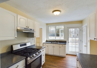 193 Randolph, Weymouth, Massachusetts 02190, 2 Bedrooms Bedrooms, 5 Rooms Rooms,1 BathroomBathrooms,Residential Lease,For Rent,Randolph,73188179