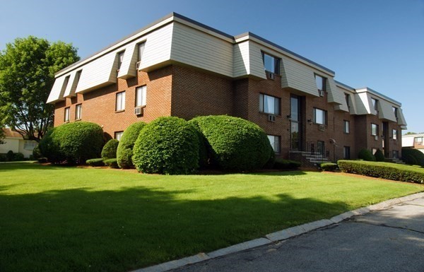 3 Hallmark Gardens, Burlington, Massachusetts 01803