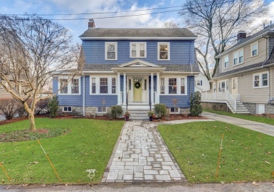 5 Cheviot Rd, Arlington, Massachusetts 02474, 3 Bedrooms Bedrooms, 8 Rooms Rooms,2.5 BathroomsBathrooms,Residential Lease,For Rent,Cheviot Rd,73189420