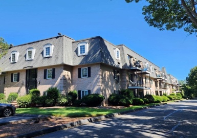 500 Northshore Rd, Peabody, Massachusetts 01960, 2 Bedrooms Bedrooms, 5 Rooms Rooms,1.5 BathroomsBathrooms,Residential,For Sale,The Chateau Royale,Northshore Rd,73154467