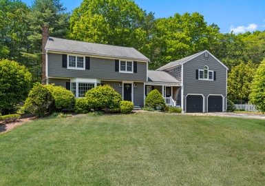 74 Maplewood Dr, Hanover, Massachusetts 02339, 4 Bedrooms Bedrooms, 8 Rooms Rooms,2 BathroomsBathrooms,Residential,For Sale,Maplewood Dr,73121191