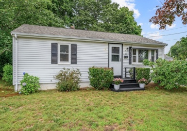 58 Homestead Ln, Falmouth, Massachusetts 02536, 3 Bedrooms Bedrooms, 6 Rooms Rooms,1 BathroomBathrooms,Residential,For Sale,Homestead Ln,73146476