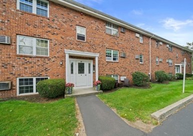 89 Pleasant St, Medfield, Massachusetts 02052, 2 Bedrooms Bedrooms, 5 Rooms Rooms,1 BathroomBathrooms,Residential,For Sale,Medfield Gardens,Pleasant St,73148474