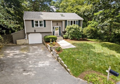 22 Deborah Cir, Seekonk, Massachusetts 02771, 3 Bedrooms Bedrooms, 5 Rooms Rooms,2 BathroomsBathrooms,Residential,For Sale,Deborah Cir,73142648
