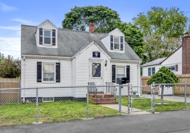 14 Houston Ave, Saugus, Massachusetts 01906, 2 Bedrooms Bedrooms, 6 Rooms Rooms,1 BathroomBathrooms,Residential,For Sale,Houston Ave,73143558