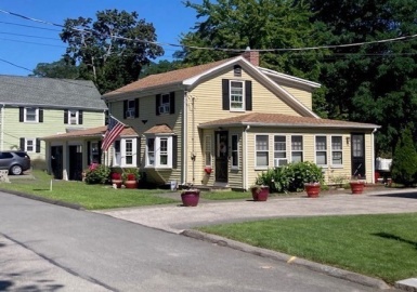 32 Harbor St, Danvers, Massachusetts 01923, 2 Bedrooms Bedrooms, 8 Rooms Rooms,1.5 BathroomsBathrooms,Residential,For Sale,Harbor St,73151428