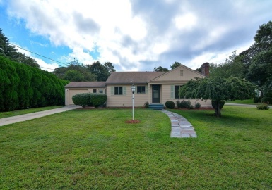 81 Cherry Hill Dr, Seekonk, Massachusetts 02771, 3 Bedrooms Bedrooms, 5 Rooms Rooms,1 BathroomBathrooms,Residential,For Sale,Cherry Hill Dr,73150308