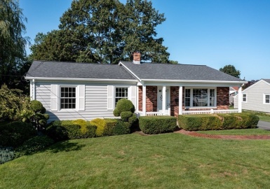 20 Holcomb St, Fairhaven, Massachusetts 02719, 3 Bedrooms Bedrooms, 6 Rooms Rooms,1 BathroomBathrooms,Residential,For Sale,Holcomb St,73152586