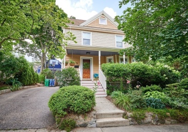 72 Kensington St, Newton, Massachusetts 02465, 4 Bedrooms Bedrooms, 7 Rooms Rooms,2.5 BathroomsBathrooms,Residential,For Sale,Kensington St,73141135