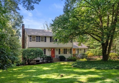 18 Ivy Lane, Sherborn, Massachusetts 01770, 4 Bedrooms Bedrooms, 9 Rooms Rooms,2.5 BathroomsBathrooms,Residential,For Sale,Ivy Lane,73158169