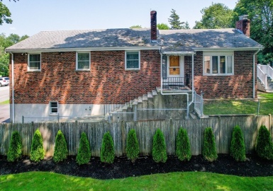 7 Carol Street, Stoneham, Massachusetts 02180, 4 Bedrooms Bedrooms, 9 Rooms Rooms,2.5 BathroomsBathrooms,Residential,For Sale,Carol Street,73141439