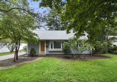 9 Foster Street, Danvers, Massachusetts 01923, 3 Bedrooms Bedrooms, 5 Rooms Rooms,1 BathroomBathrooms,Residential,For Sale,Foster Street,73153625