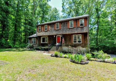 5 Oak Ter, Milford, Massachusetts 01757, 4 Bedrooms Bedrooms, 8 Rooms Rooms,2.5 BathroomsBathrooms,Residential,For Sale,Oak Ter,73126359