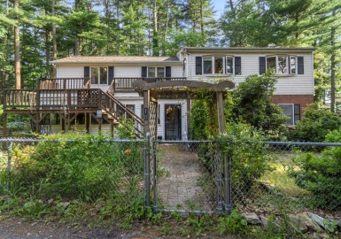 10 Robinhood Ave, Middleboro, Massachusetts 02346, 2 Bedrooms Bedrooms, 6 Rooms Rooms,1.5 BathroomsBathrooms,Residential,For Sale,Robinhood Ave,73133892