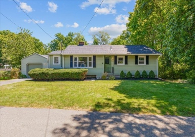 24 Woodlawn Avenue, Holbrook, Massachusetts 02343, 3 Bedrooms Bedrooms, 8 Rooms Rooms,1 BathroomBathrooms,Residential,For Sale,Woodlawn Avenue,73152286