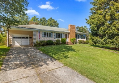 4 Whitin Ave, Northbridge, Massachusetts 01588, 2 Bedrooms Bedrooms, 5 Rooms Rooms,2 BathroomsBathrooms,Residential,For Sale,Whitin Ave,73156812