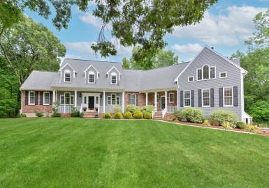 55 Robin Hill Road, Holliston, Massachusetts 01746, 4 Bedrooms Bedrooms, 14 Rooms Rooms,4.5 BathroomsBathrooms,Residential,For Sale,Robin Hill Road,73128218