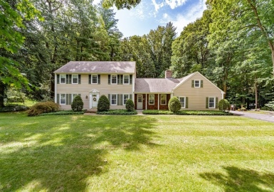 51 Crescent Circle, Westfield, Massachusetts 01085, 4 Bedrooms Bedrooms, 8 Rooms Rooms,2.5 BathroomsBathrooms,Residential,For Sale,Crescent Circle,73149112
