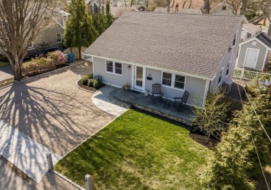 53 Montauk St, Falmouth, Massachusetts 02536, 4 Bedrooms Bedrooms, 6 Rooms Rooms,2 BathroomsBathrooms,Residential,For Sale,Montauk St,73105621