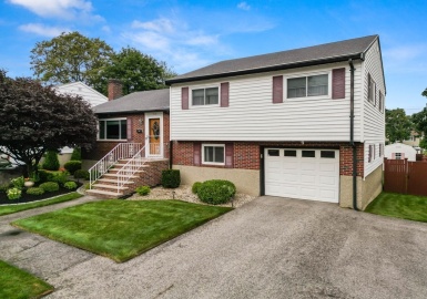 13 Kittredge Street, Peabody, Massachusetts 01960, 4 Bedrooms Bedrooms, 10 Rooms Rooms,2 BathroomsBathrooms,Residential,For Sale,Kittredge Street,73146830