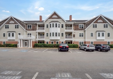 200 Chickering Rd, North Andover, Massachusetts 01845, 2 Bedrooms Bedrooms, 5 Rooms Rooms,2 BathroomsBathrooms,Residential,For Sale,Kittredge Crossing,Chickering Rd,73149257