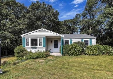 174 Homestead Ln, Falmouth, Massachusetts 02536, 3 Bedrooms Bedrooms, 6 Rooms Rooms,1 BathroomBathrooms,Residential,For Sale,Homestead Ln,73156995