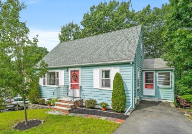 16 Spear Street, Melrose, Massachusetts 02176, 2 Bedrooms Bedrooms, 6 Rooms Rooms,1 BathroomBathrooms,Residential,For Sale,Spear Street,73151830