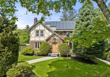 15 Fredana Road, Newton, Massachusetts 02468, 5 Bedrooms Bedrooms, 11 Rooms Rooms,6 BathroomsBathrooms,Residential,For Sale,Fredana Road,73112943