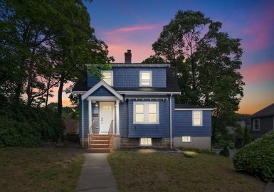 21 Taylor St, Melrose, Massachusetts 02176, 3 Bedrooms Bedrooms, 6 Rooms Rooms,1.5 BathroomsBathrooms,Residential,For Sale,Taylor St,73153266