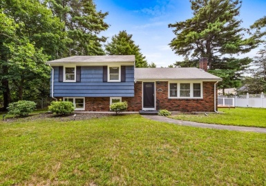 17 Pinetree Rd, Stoughton, Massachusetts 02072, 3 Bedrooms Bedrooms, 8 Rooms Rooms,1.5 BathroomsBathrooms,Residential,For Sale,Pinetree Rd,73148804
