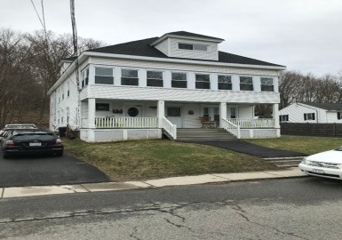 4 Collins Ave, Amesbury, Massachusetts 01913, 2 Bedrooms Bedrooms, 6 Rooms Rooms,1 BathroomBathrooms,Residential,For Sale,Collins Ave,73163278