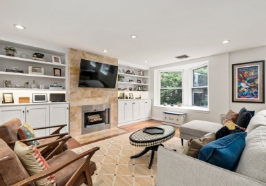 27-37 Chestnut Street, Boston, Massachusetts 02129, 3 Bedrooms Bedrooms, 6 Rooms Rooms,2 BathroomsBathrooms,Residential,For Sale,Chestnut Street,73155637