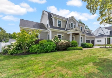 25 Harding Ave, Newburyport, Massachusetts 01950, 4 Bedrooms Bedrooms, 12 Rooms Rooms,3.5 BathroomsBathrooms,Residential,For Sale,Harding Ave,73155381