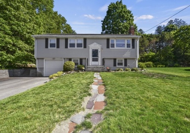 61 Bradford Road, Weymouth, Massachusetts 02190, 3 Bedrooms Bedrooms, 8 Rooms Rooms,1.5 BathroomsBathrooms,Residential,For Sale,Bradford Road,73118728