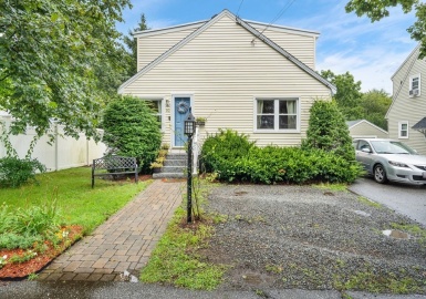 90 Poplar St, Danvers, Massachusetts 01923, 4 Bedrooms Bedrooms, 8 Rooms Rooms,2 BathroomsBathrooms,Residential,For Sale,Poplar St,73153822