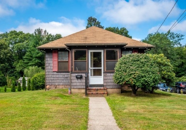 259 Norfolk Street, Canton, Massachusetts 02021, 2 Bedrooms Bedrooms, 5 Rooms Rooms,1 BathroomBathrooms,Residential,For Sale,Norfolk Street,73154155