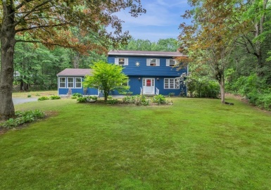 2 Laurel Rd, Williamsburg, Massachusetts 01039, 5 Bedrooms Bedrooms, 11 Rooms Rooms,3 BathroomsBathrooms,Residential,For Sale,Laurel Rd,73125644