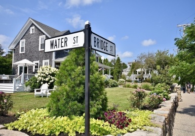 4 Bridge Street, Dartmouth, Massachusetts 02748, 4 Bedrooms Bedrooms, 7 Rooms Rooms,2 BathroomsBathrooms,Residential,For Sale,Bridge Street,73146864