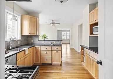 23 Brimmer St, Watertown, Massachusetts 02472, 2 Bedrooms Bedrooms, 4 Rooms Rooms,1 BathroomBathrooms,Residential Lease,For Rent,Brimmer St,73172643