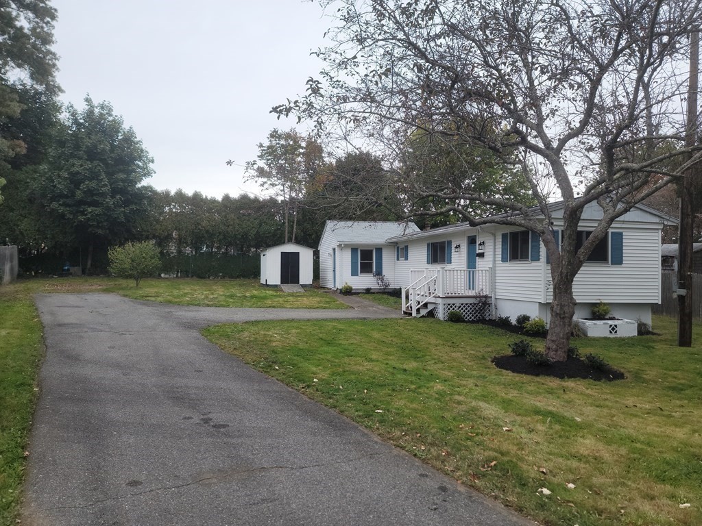 23 Darling St, Acushnet, Massachusetts 02743