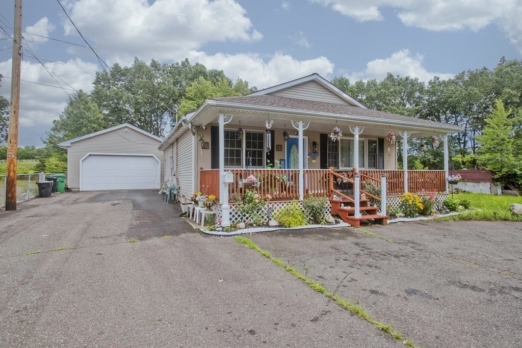 939 Granby Rd, Chicopee, Massachusetts 01020