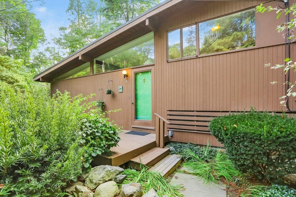 4 Trotting Horse Dr, Lexington, Massachusetts 02421