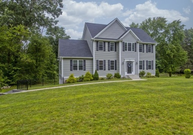 907 Washington St, Franklin, Massachusetts 02038, 4 Bedrooms Bedrooms, 8 Rooms Rooms,2.5 BathroomsBathrooms,Residential,For Sale,Washington St,73147495
