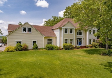 14 Knox Circle, Westfield, Massachusetts 01085, 4 Bedrooms Bedrooms, 10 Rooms Rooms,3 BathroomsBathrooms,Residential,For Sale,Knox Circle,73109913