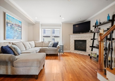 103 Bolton St, Boston, Massachusetts 02127, 2 Bedrooms Bedrooms, 4 Rooms Rooms,2 BathroomsBathrooms,Residential Lease,For Rent,Bolton St,73215621